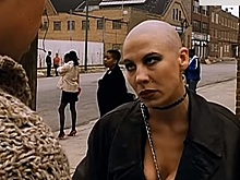 Как сейчас живет бритая Мэрилин из «Брата-2»