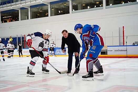В Москве прошёл хоккейный матч блогеров и актёров из грядущего фильма «Хоккейные папы»