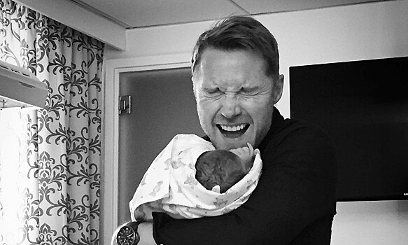 40-летний Ронан Китинг стал отцом в четвертый раз и показал малыша
