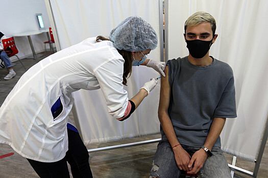 "Коктейлем из антител" защитят россиян от коронавируса