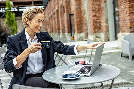 Россиян предупредили о росте мошеннических схем перед новогодними праздниками