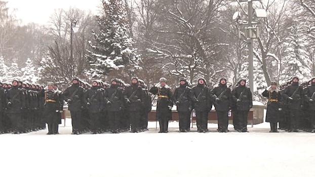 Новобранцы Президентского полка торжественно принесли присягу в Кремле