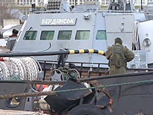 Украинских провокаторов ранило осколками обшивки их катера