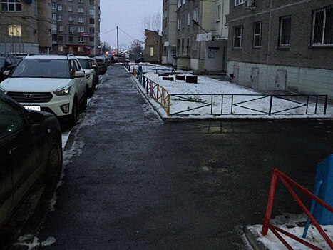 Челябинцы жалуются на гололед, мэрия рассказывает о борьбе с последствиями ледяного дождя