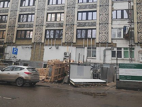 В московской больнице на лаборантку упало стекло за миллиард рублей