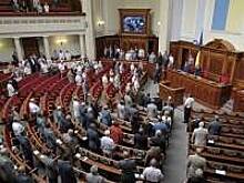 На заседании Рады Украины подрались депутаты, один оторвал другому рукав