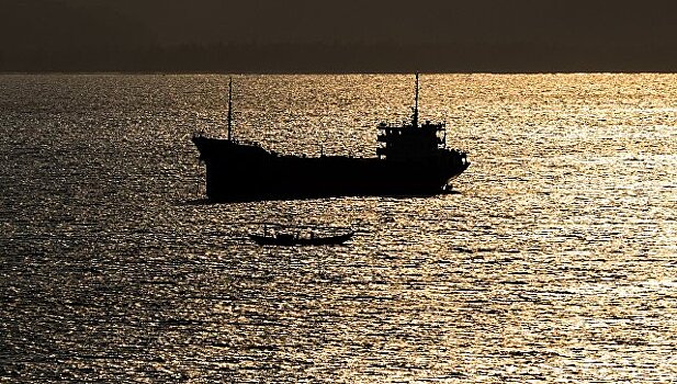 КСИР: корабль ВМС США в Ормузском проливе действовал непрофессионально