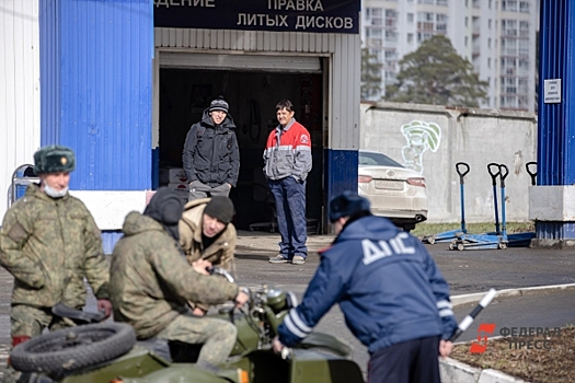 Водителям некоторых регионов России рекомендовали сменить шины