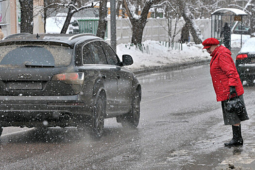 Как пешеходу наказать водителя за одежду, испорченную грязью из лужи
