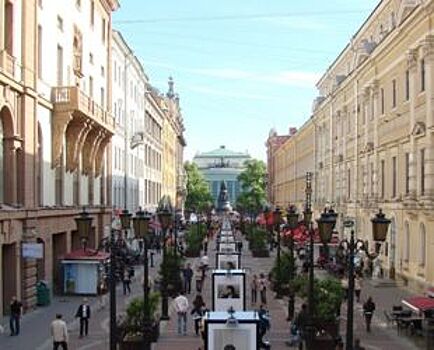 Пролонгированное действие. Формат street retail в Петербурге, понесший некоторый урон из-за кризисных явлений в российской экономике, в этом году демонстрирует положительные результаты.