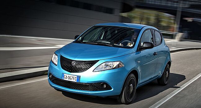 Lancia Ypsilon превратилась в первый гибрид бренда