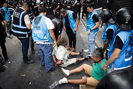 В Аргентине объявили о тотальной забастовке против трудовой реформы Милея