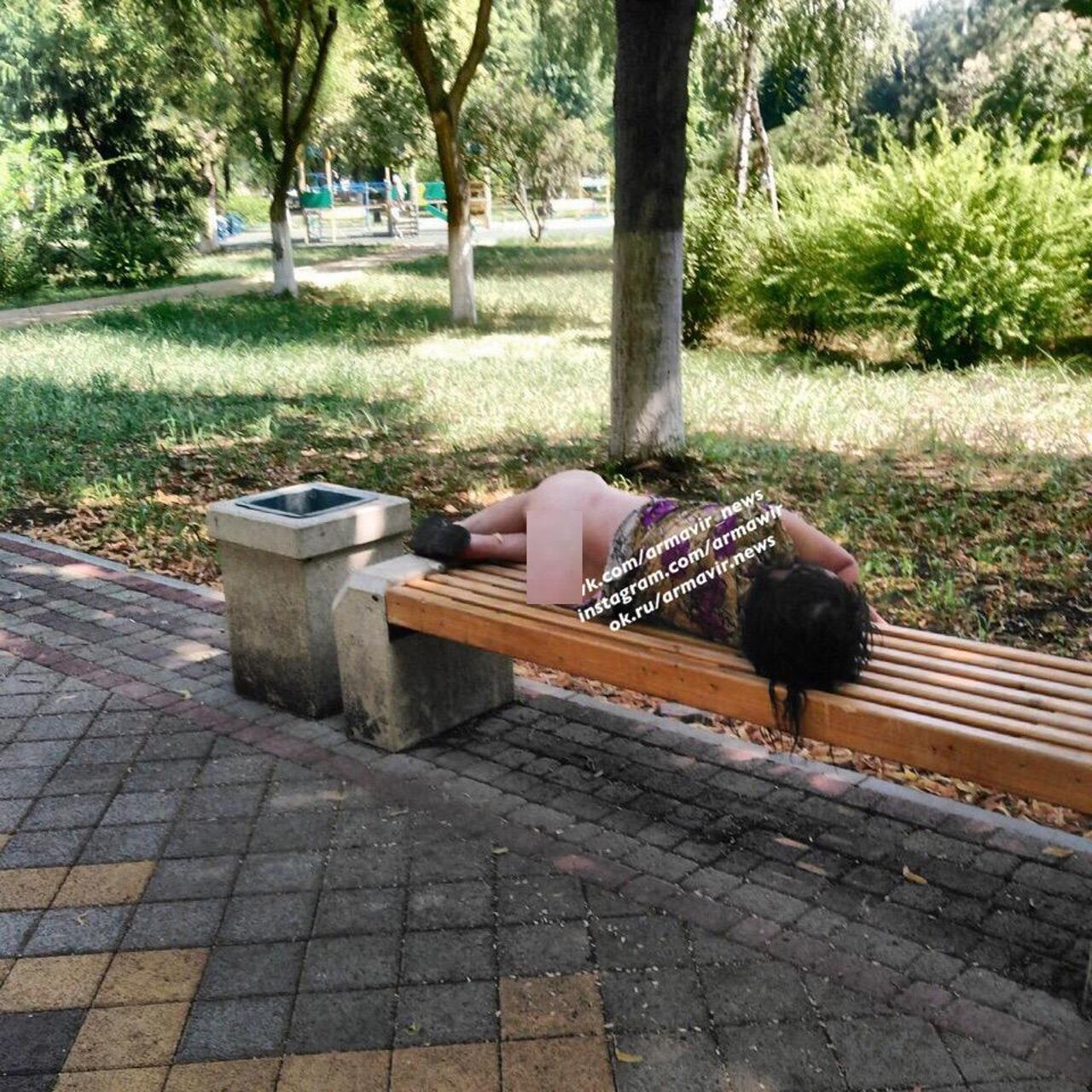 без трусов на улице 