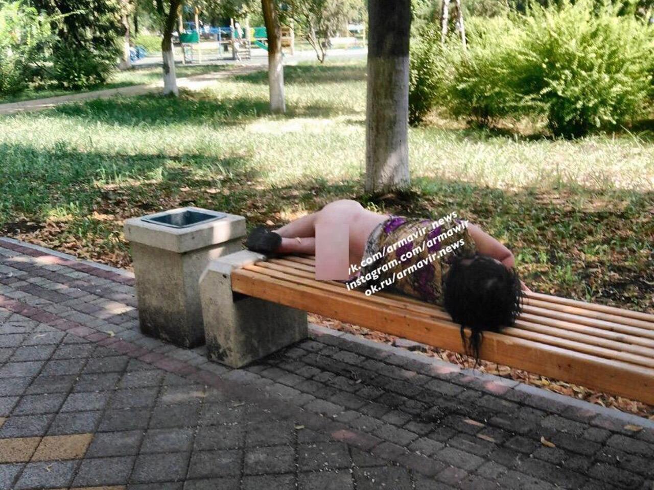 Девоуки без трусов Женщина без сознания и без нижнего белья обнаружена в парке в Армавире -  Рамблер/новости