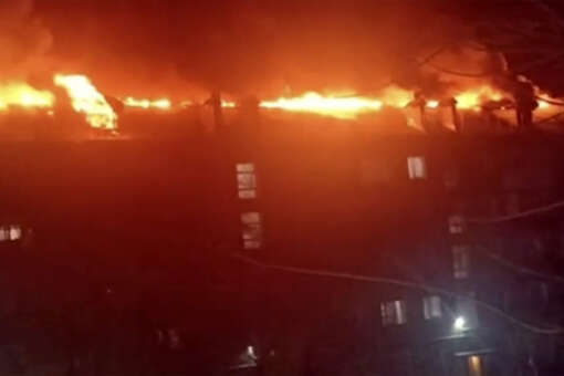 В Оренбурге загорелась кровля жилого дома