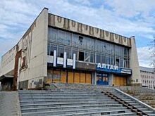 Бывший главный кинотеатр Бийска разваливается на глазах