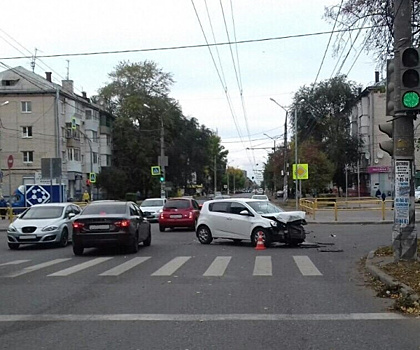 В Тольятти автоледи спровоцировала массовую аварию
