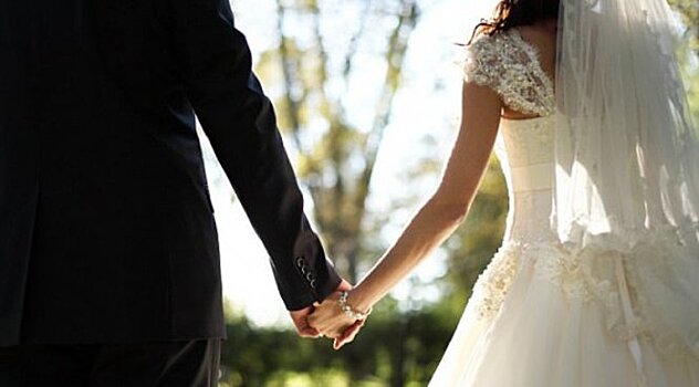 Теперь в браке состоят менее половины всех женщин