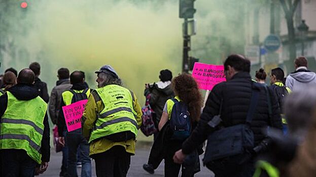 Протесты в Париже переросли в беспорядки