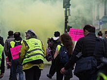 Протесты в Париже переросли в беспорядки