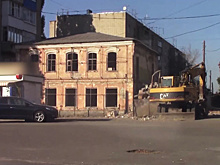 Ремонт больше похож на снос. В Борисоглебске к «Дому Горького» пригнали бульдозеры