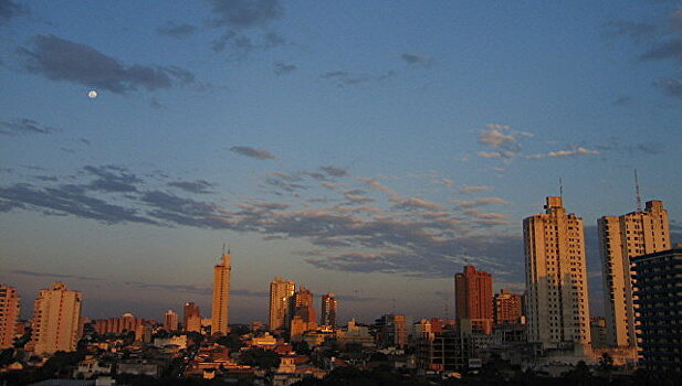 В Парагвае протестующие подожгли здание Конгресса