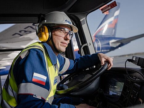 В Шереметьево заработал первый в России электрический топливозаправщик