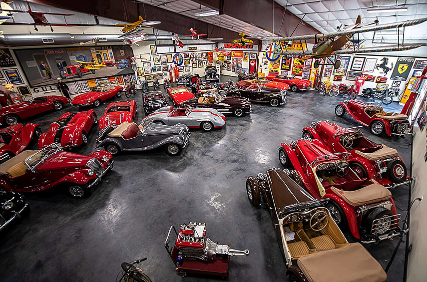Коллекцию из 120 раритетных машин, принадлежавших 80-летнему мебельному магнату Джину Пондеру, продали за 24 315 417 долларов