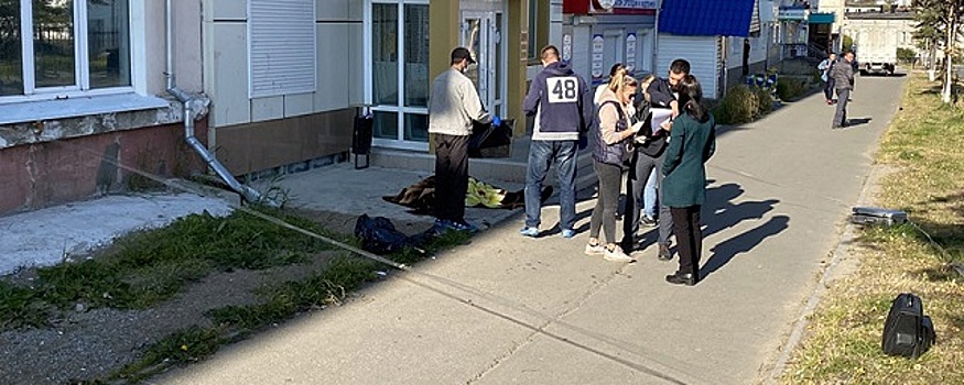 Житель Магадана погиб, выпав из окна пятого этажа