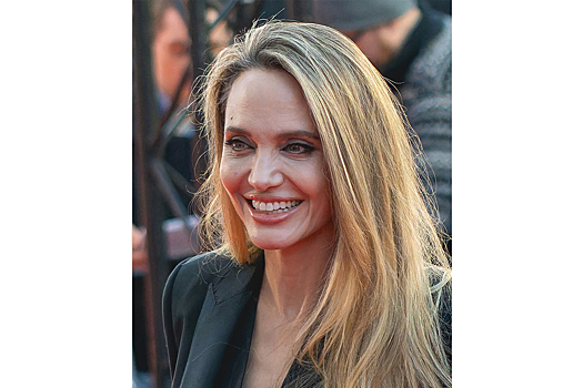 С Анджелины Джоли на Украине требовали $100000