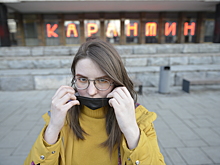 Врач рассказал, может ли платок заменить медицинскую маску
