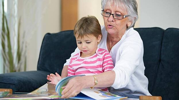 «Бабушки на час» помогут вологжанам присмотреть за детьми