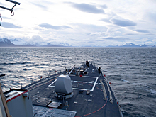Американский ракетный эсминец идет в Черное море