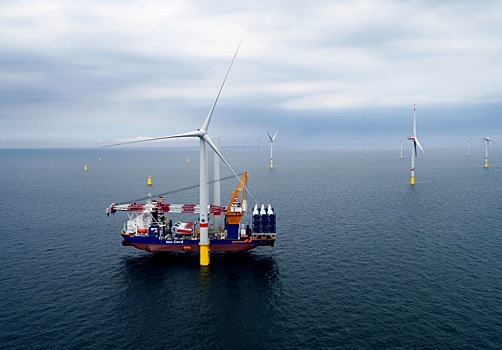 «Парящее» в воздухе судно, или как строят ветропарки в море