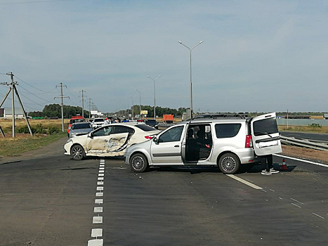 На трассе под Оренбургом произошло крупное ДТП с «Ларгусом»