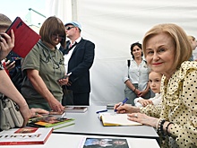 Дарья Донцова отметила 25-й творческий юбилей на фестивале "Красная площадь"