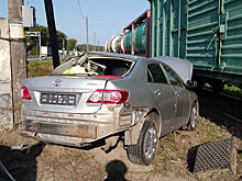 В Чебоксарах поезд сбил машину, выехавшую на переезд