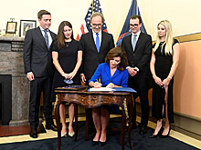 Губернатором Нью-Йорка впервые стала женщина