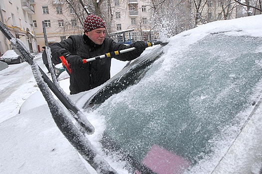 Как удалить наледь с лобового стекла без вреда для авто