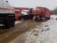 Донские спасатели продолжают вызволять автомобили из снежного плена