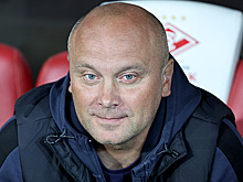 Полузащитник, лидер и наставник. Дмитрию Хохлову - 50 лет