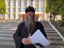 Три подростка зашли в школу с пистолетом и приказали классу встать на колени