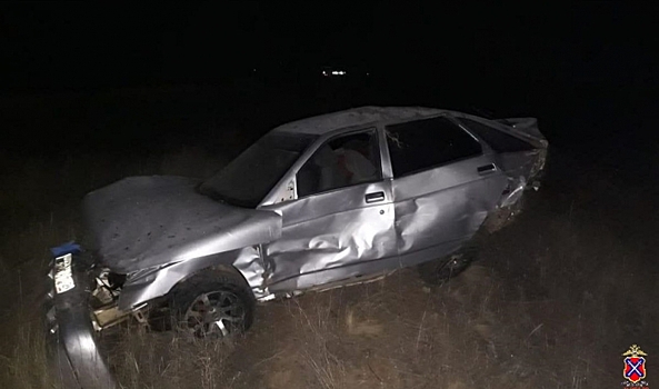 В опрокинувшейся легковушке под Волгоградом погиб 28-летний водитель