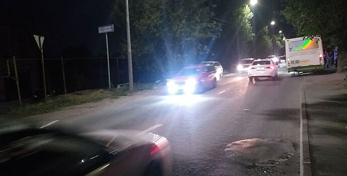 В Ростове малолетний велосипедист попал под автобус