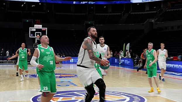 Способ сказать спасибо: баскетболисты поблагодарили своих врачей Матчем дружбы