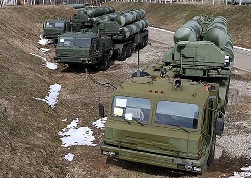 В Астраханской области расчеты ЗРС С-300 и С-400 провели боевые стрельбы