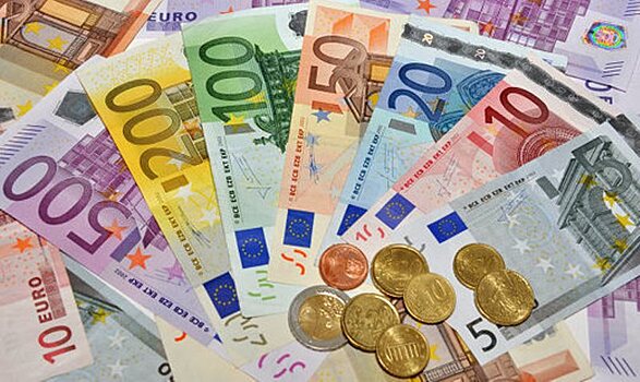 Евро опустился до 85,6 рублей