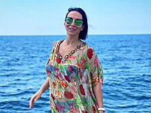 Звездная мама Алика Смехова продемонстрировала фигуру в купальнике