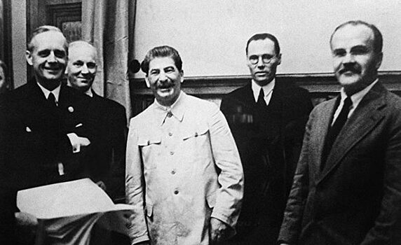 Как сложилась бы история, если бы СССР и Германия не подписали пакт о ненападении