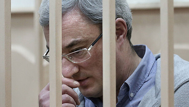 Суд арестовал автомобили фигурантов дела Гайзера